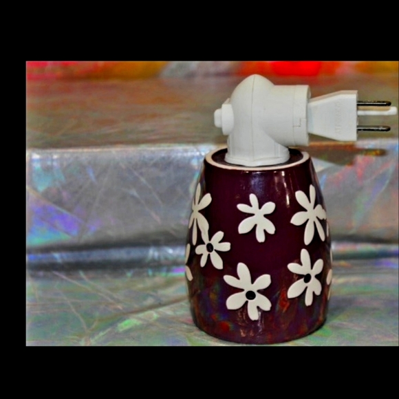 Scentsy mini plug in warmer - Picture 1 of 2